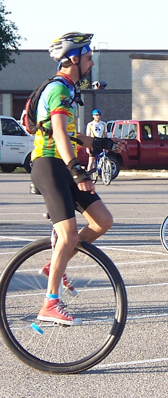 100_0646_UniCycle.jpg 152.8K